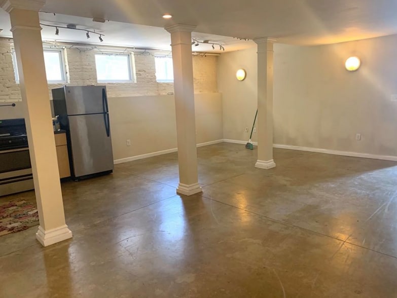 Building Photo - 74 Frankfort St