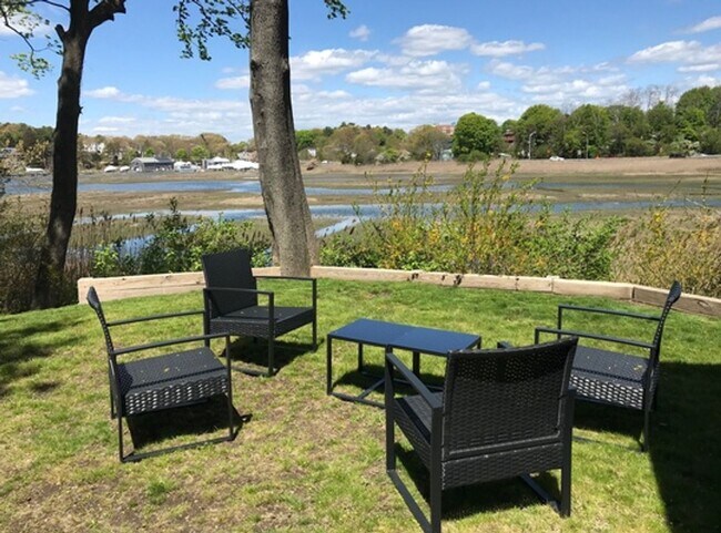 Building Photo - Winter Rental: 10A Gloucester Ave. (Utilit...