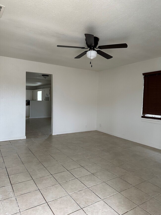 Building Photo - 811 E. 16th Street