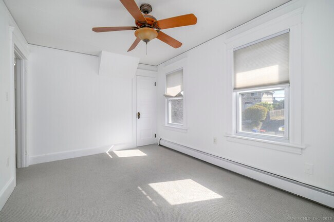 Building Photo - 231 Flax Hill Rd