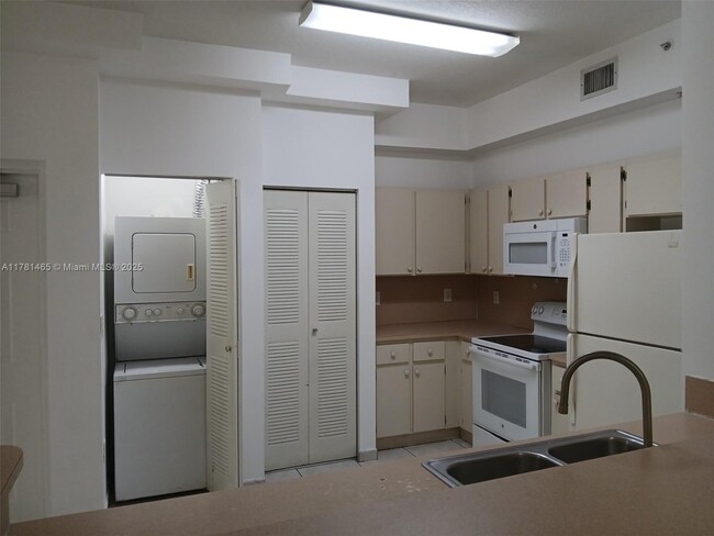 Building Photo - 7230 NW 114th Ave