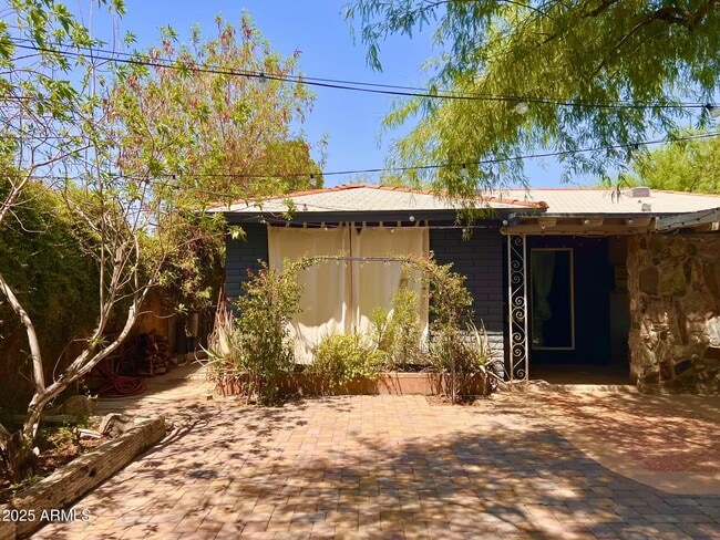 Building Photo - 1831 E Monte Vista Rd