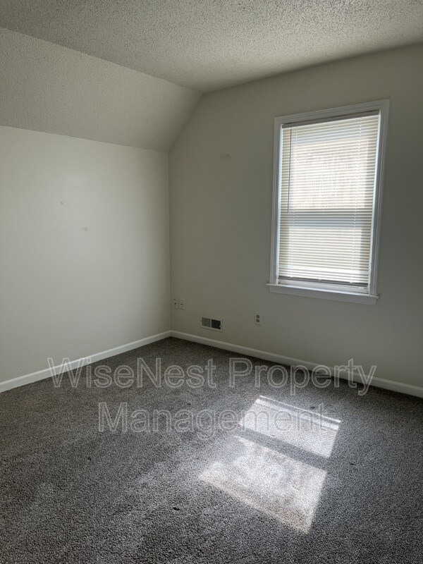 Building Photo - 514 SE Adobe Dr