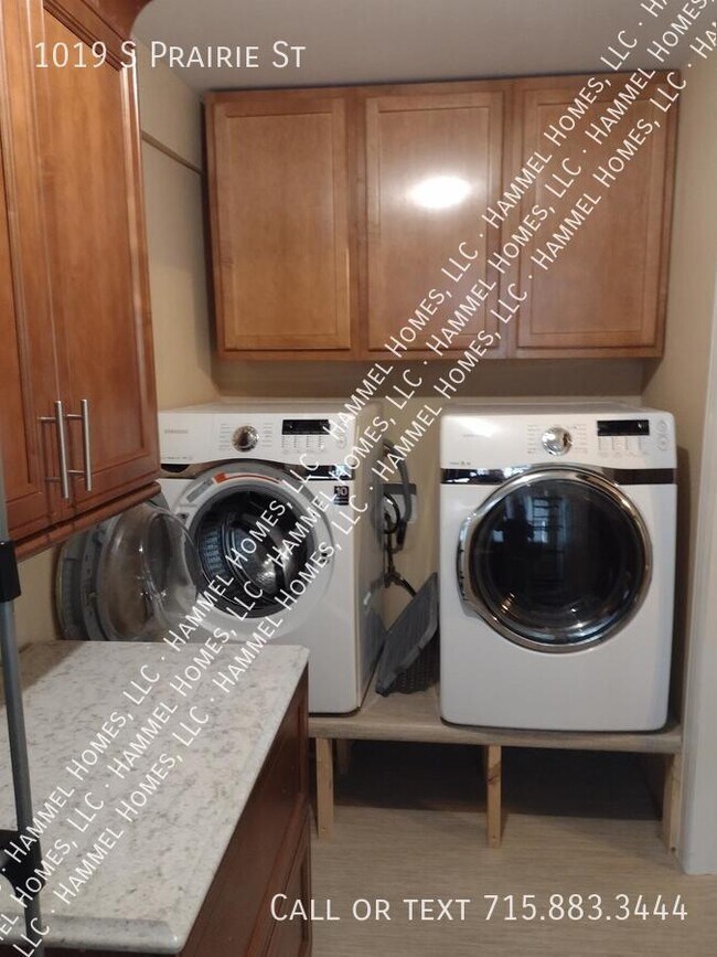 Building Photo - 1019 S Prairie St