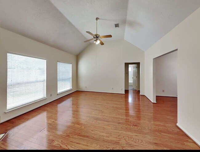 Building Photo - 16023 Mountain Shadows Dr