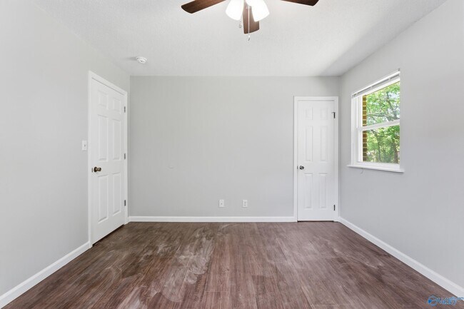 Building Photo - 1504 Faye St SW