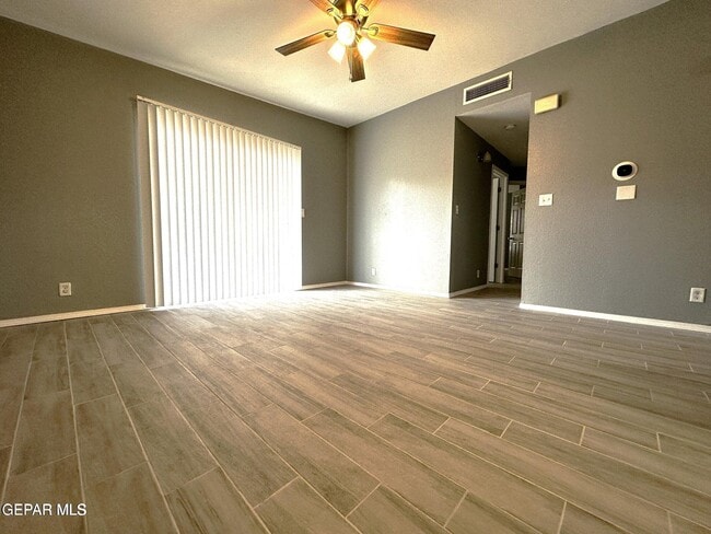 Building Photo - 421 Valle del Mar Dr
