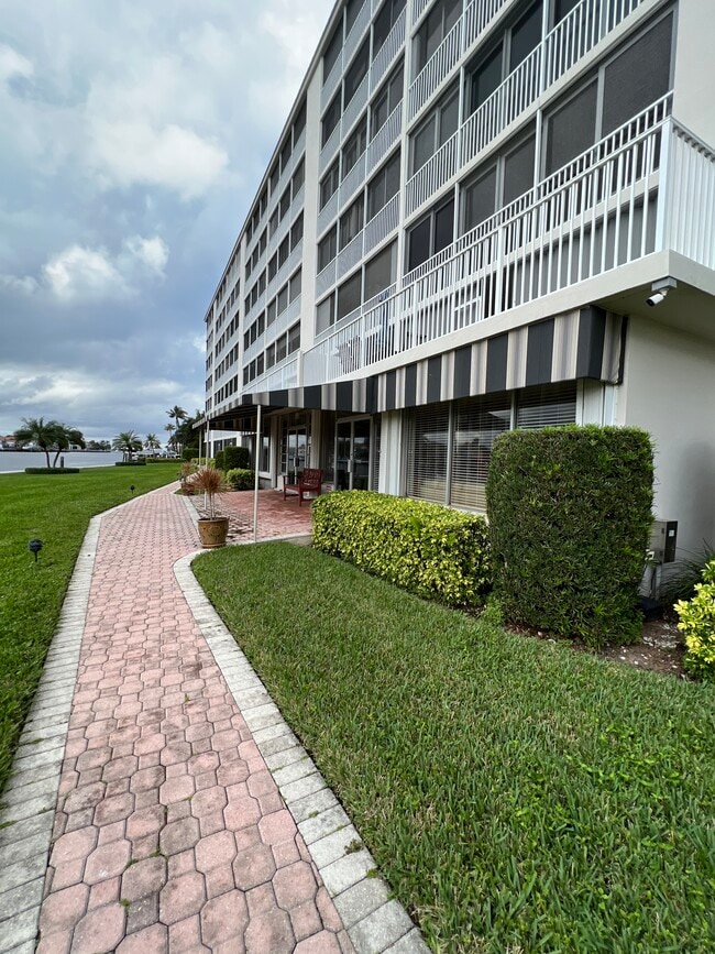 Building Photo - 3100 S Ocean Blvd