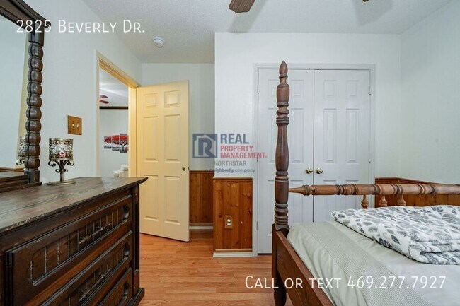 Building Photo - 2825 Beverly Dr