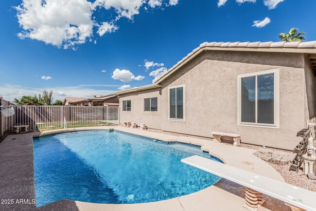 Building Photo - 408 N Falcon Ct