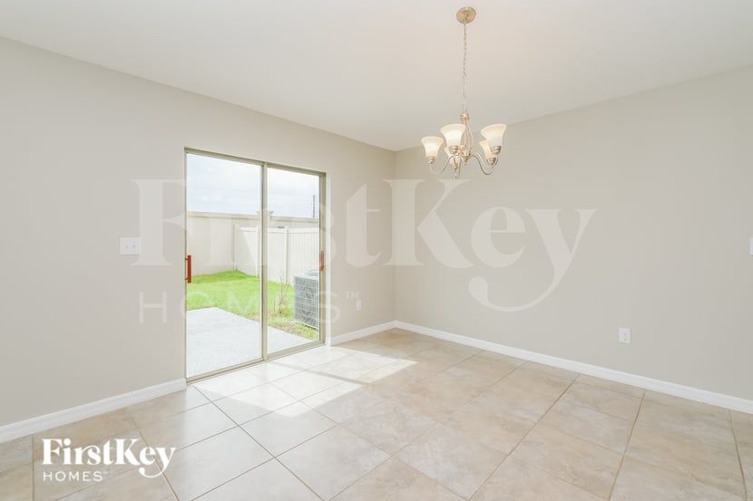 Building Photo - 6117 Tremeza Pl