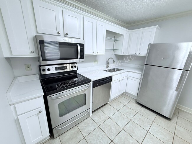Building Photo - 2BR/2.5BA FOR RENT
