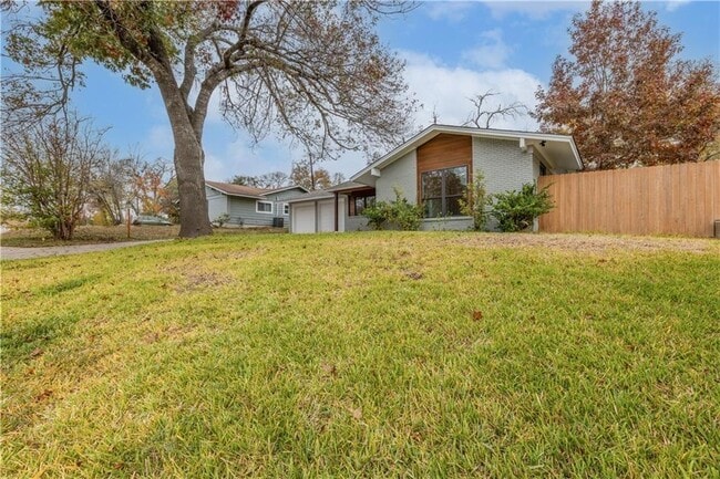 Building Photo - 5104 Woodmoor Dr