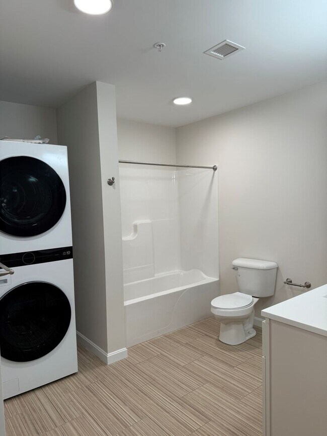 Building Photo - One Bedroom with Den , so many possibilities!