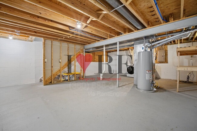 Building Photo - 3048 Hollybank Rd