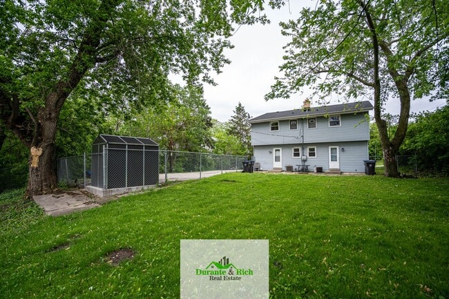 Building Photo - Upgraded Spacious 3 Bedroom Townhome Waukesha