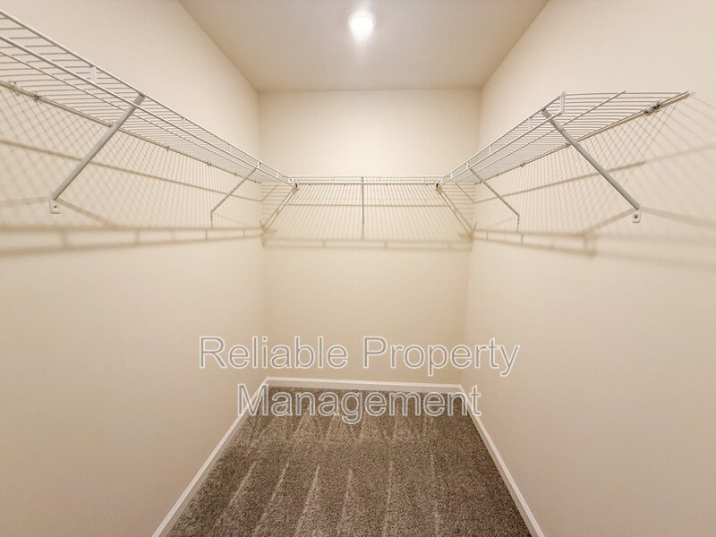 Building Photo - 261 White Oak Ridge Dr