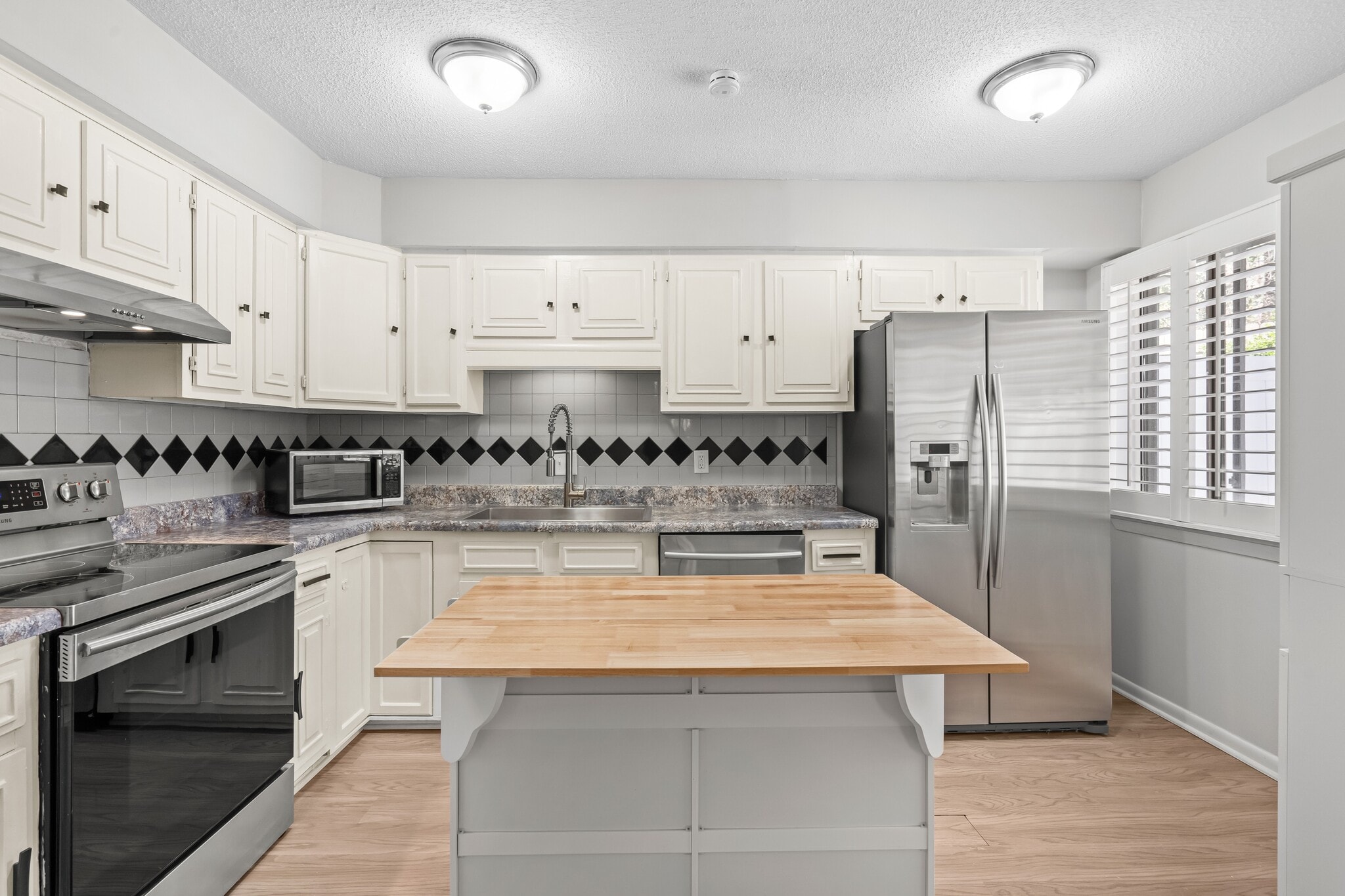 Building Photo - 7163 Sandy Creek Dr