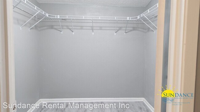 Building Photo - 2 br, 1.5 bath House - 217 Oak Street SE U...