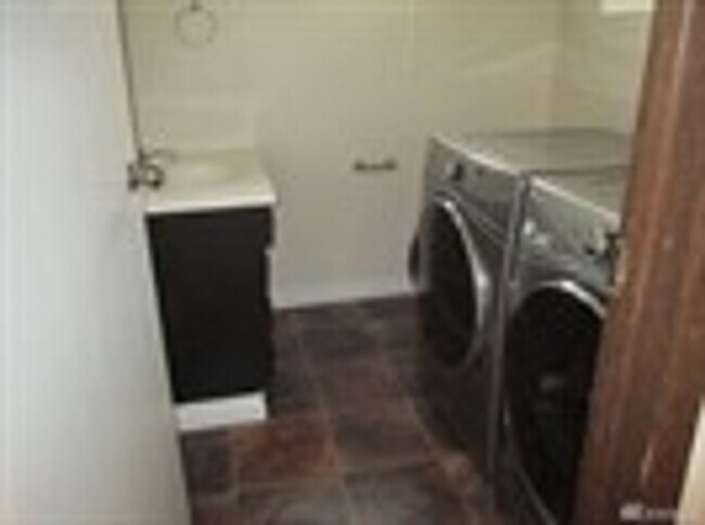 Building Photo - Woodinville Kingsgate Split