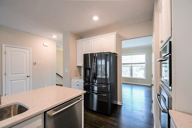 Building Photo - 2501 Ashford Oaks Dr