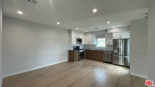 Building Photo - 5226 Satsuma Ave