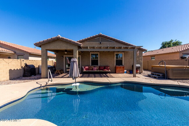Building Photo - 18864 N Lariat Rd