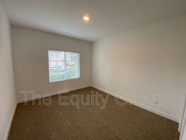 Building Photo - 225 W Tyler Ave