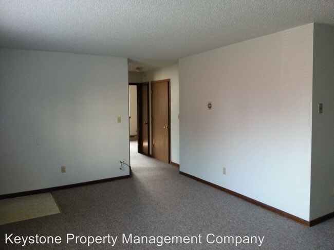 Building Photo - 1012 E Burlington St