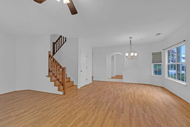 Building Photo - 417 Belmont Cir