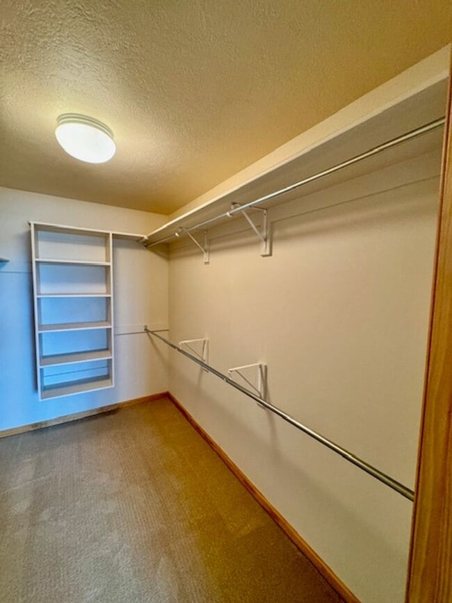 Building Photo - 2 Bedroom, 2 Bathroom Townhouse