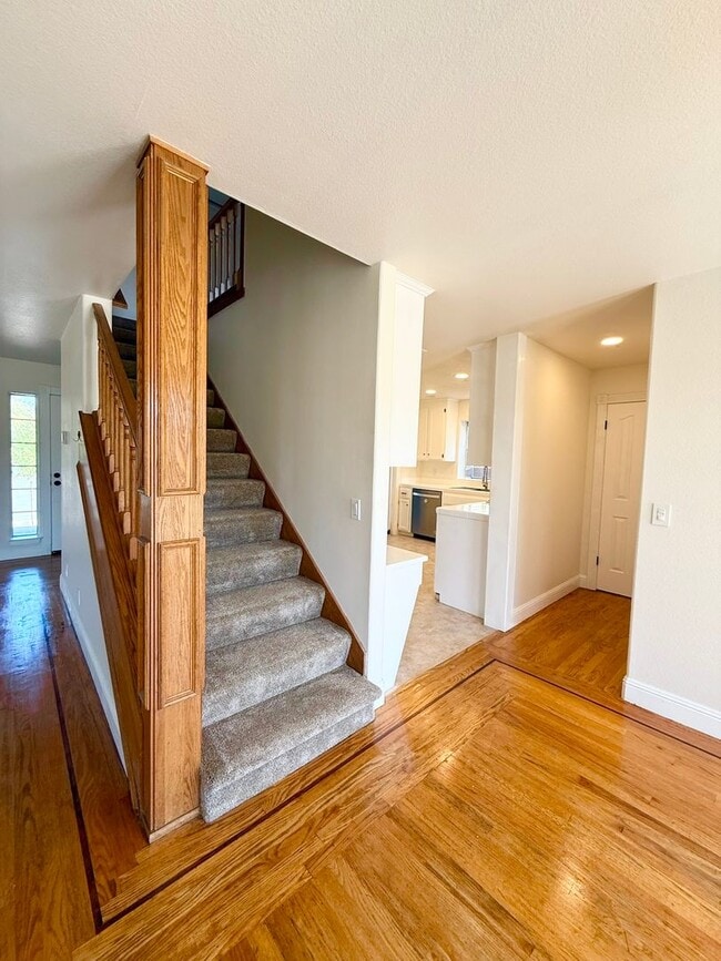 Building Photo - Pet Friendly! Walk to Downtown
