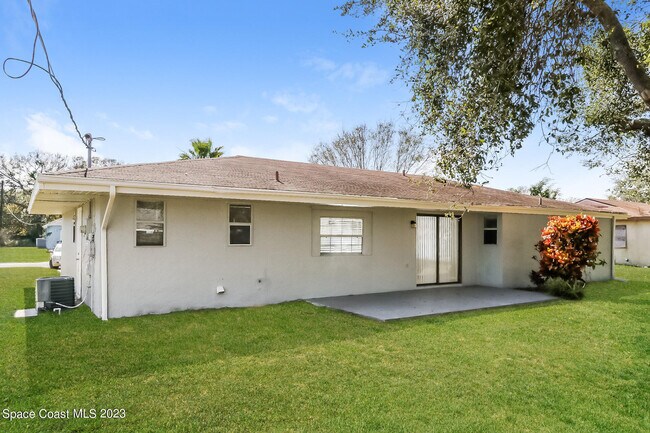 Building Photo - 1376 23rd Pl SW