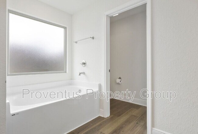 Building Photo - 2419 Privet Berry Dr