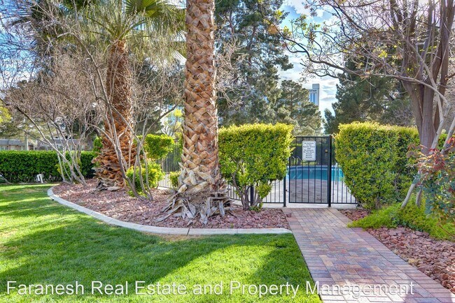 Building Photo - 1 br, 1 bath House - 668 Tam O Shanter