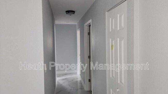 Building Photo - 2205 Calexico Way S