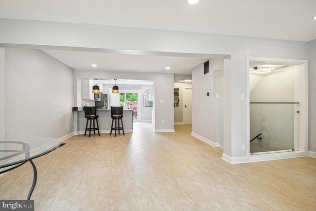Building Photo - 1635 Valencia Way