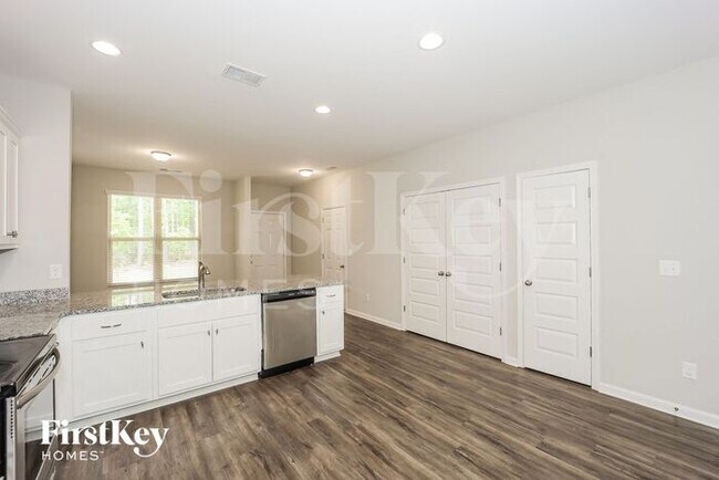 Building Photo - 209 Grove Pointe Dr