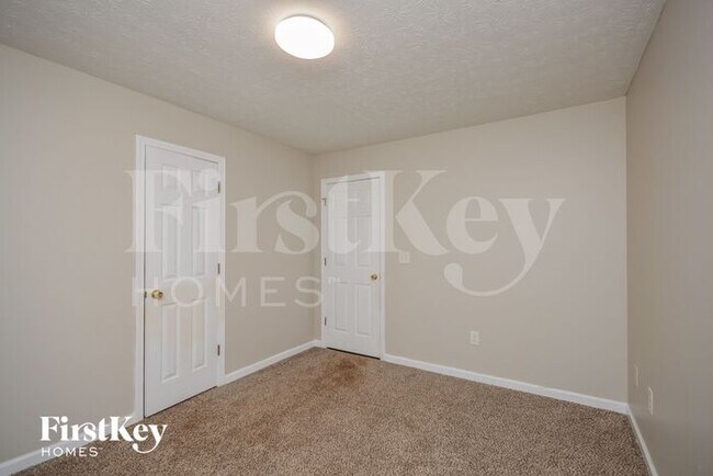 Building Photo - 240 Pebble Ridge Dr