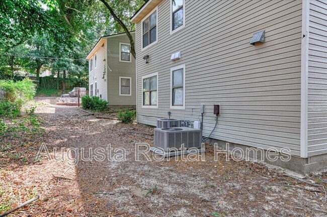 Building Photo - 1404 Johns Rd