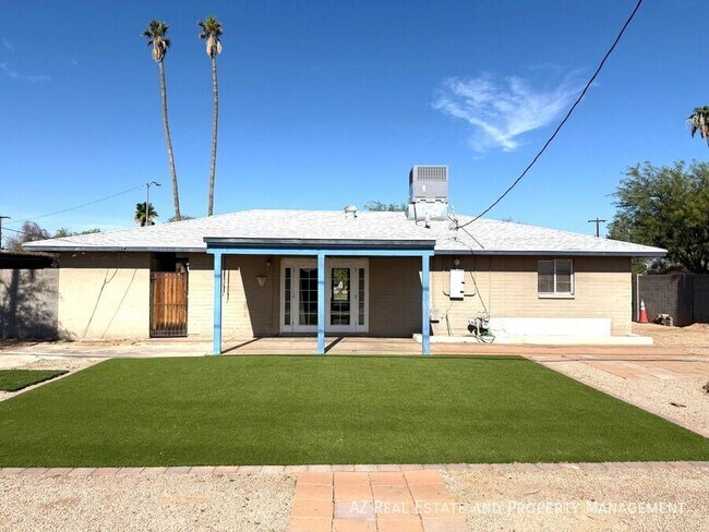 Building Photo - 1725 S Farmer Ave