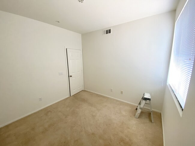 Building Photo - 1886 Spring White Rd