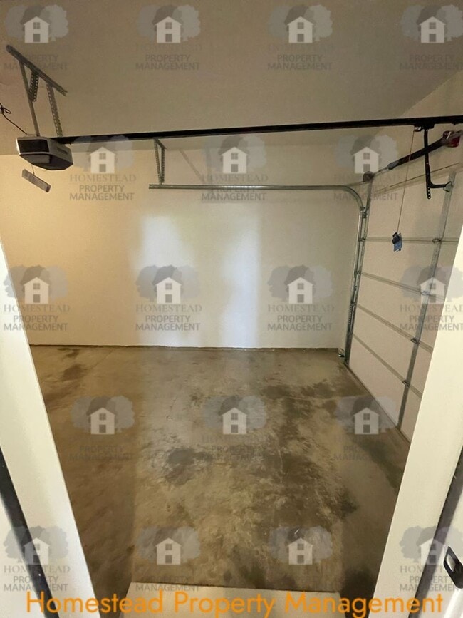 Building Photo - 186-188 SE Lacreole Dr