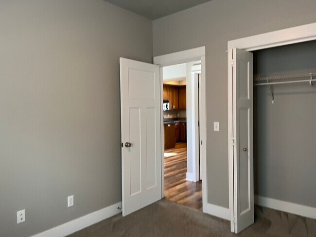 Building Photo - 1908al