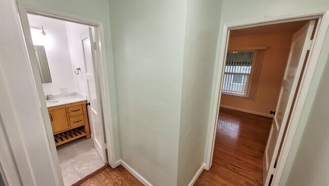 Building Photo - a13508