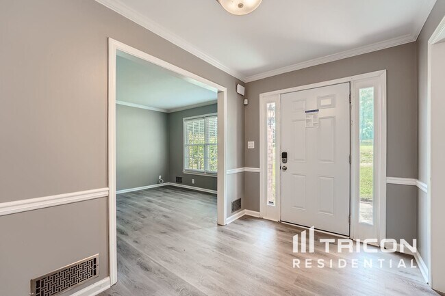 Building Photo - 3020 Royal Creek Way SW