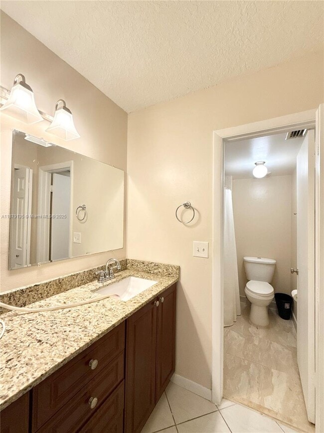 Building Photo - 227 Lakeview Dr