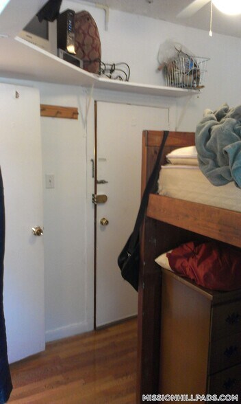 Building Photo - 28 S Huntington Ave