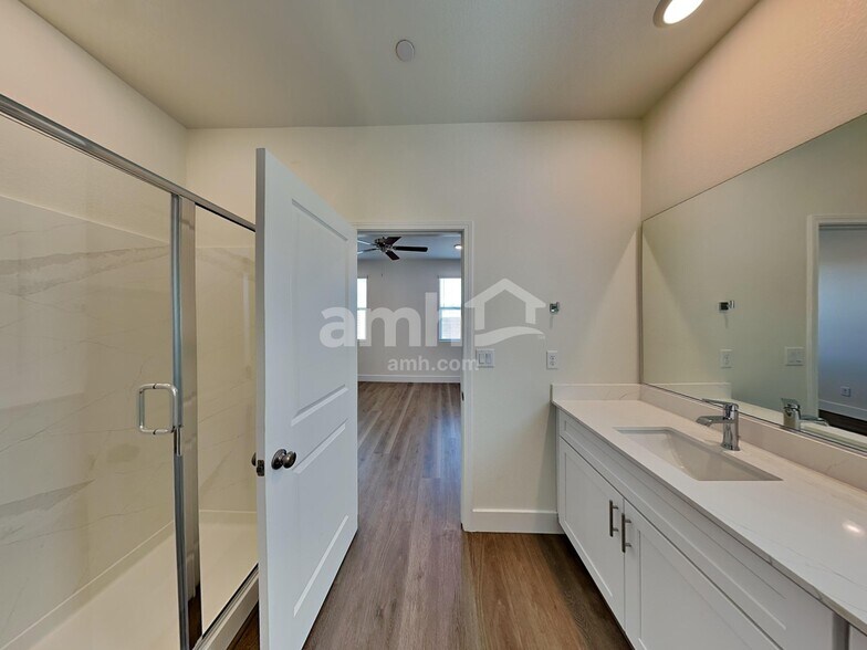 Building Photo - 842 English Primrose St