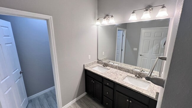 Building Photo - Beautiful 3 Bedroom, 2 Bathroom Home in Pa...